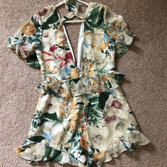 Hello Molly Size M Dainty Floral Romper - Picture 5 of 5